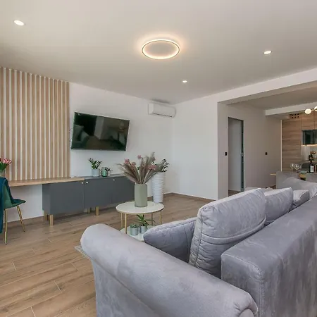 Empress * ميميتسا