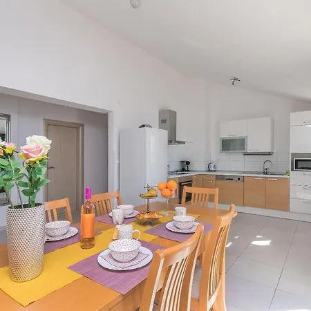 Empress Appartement Mimice