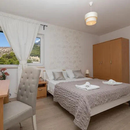 Empress Apartmán Mimice