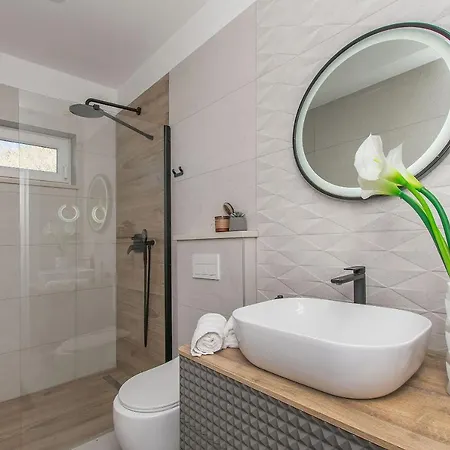 Empress Apartament Mimice