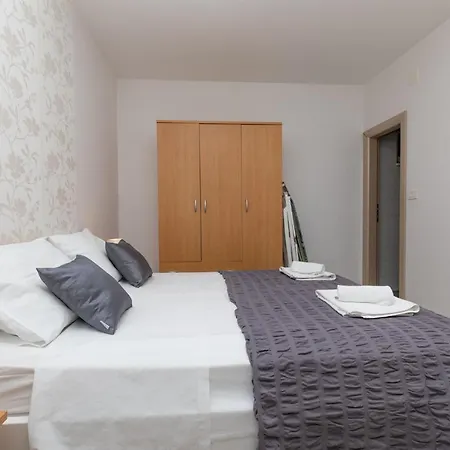 Empress Apartmán