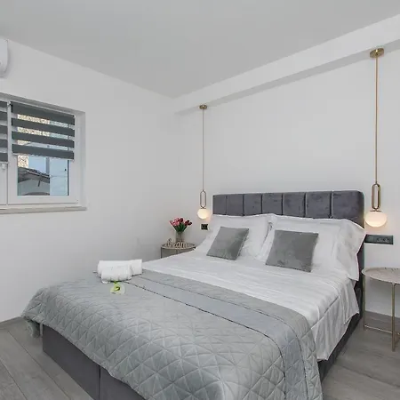 Apartament Empress Mimice